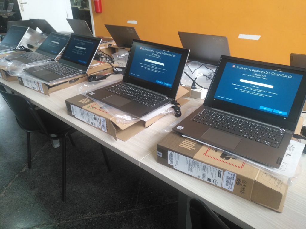 PLA D’EDUCACIÓ DIGITAL: 700 ordinadors per alumnat i professorat i equips de connectivitat
